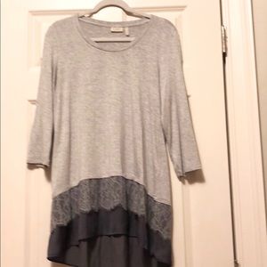 🌺 LOGO by Lori Goldstein gray top.